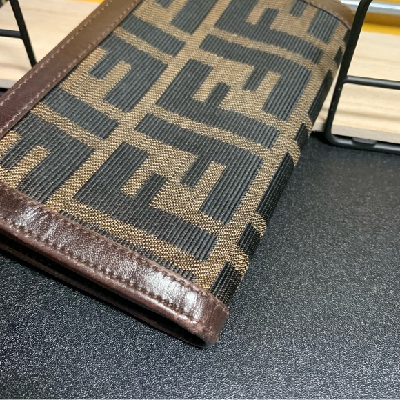 Authentic Pre owned Vintage Fendi Wallet - Picture 6 of 17